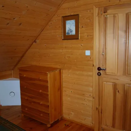Holzhuette Mit Ueberdachter Terrasse Und Garten Tatil Evi *