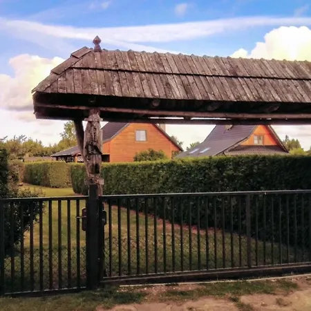 Holzhuette Mit Ueberdachter Terrasse Und Garten Ferienhaus *