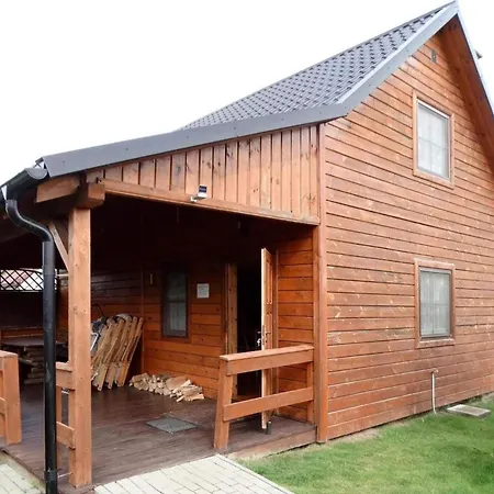 Holzhuette Mit Ueberdachter Terrasse Und Garten Tatil Evi Kopalino