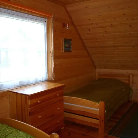 Holzhuette Mit Ueberdachter Terrasse Und Garten Tatil Evi