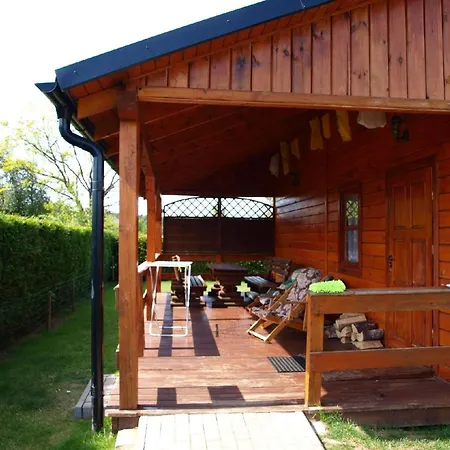 Holzhuette Mit Ueberdachter Terrasse Und Garten Kopalino